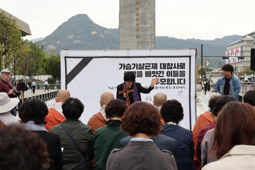 개신교 추모예식은 한국기독교교회협의회 정의평화위원회·기독교사회선교연대회의·예수살기·정의평화기독인연대·촛불교회가 주관했다.